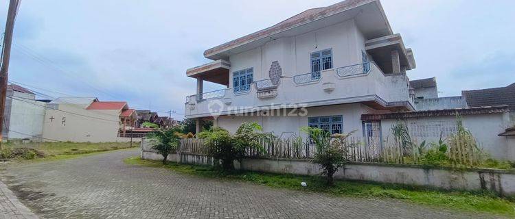 Di jual rumah besar tanah luas di komplek elite medan johor 1