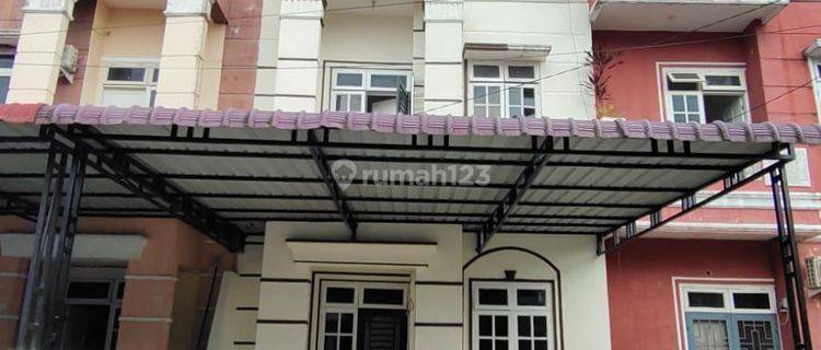 Di jual rumah 2 lantai dalam komplek di Jalan flamboyan raya medan. 1