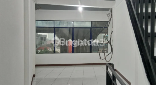 3-STORY STRATEGIC SHOPHOUSE IN KEBAYORAN BARU, SOUTH JAKARTA 1