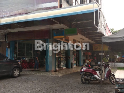 CORNER SHOPHOUSE 3.5 FLOORS KEBAYORAN LAMA SOUTH JAKARTA 1