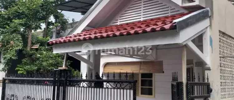 V Js For Rent 3-Story House in Duren Village Ciledug 1