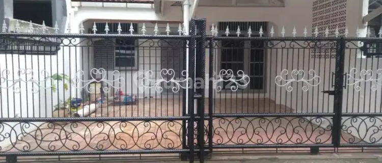 V Js Disewakan Rumah 3 Lantai SHM di Ciledug 1