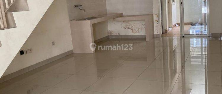 P 07.22 Disewa Cepat Termurah Rumah 4x15 Kosongan Green Lake City 1