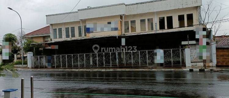 Ruang usaha strategis daerah ramai tengah kota Salatiga siap pakai dekat kampus UKSW disewakan di Diponegoro Sidorejo Salatiga 1