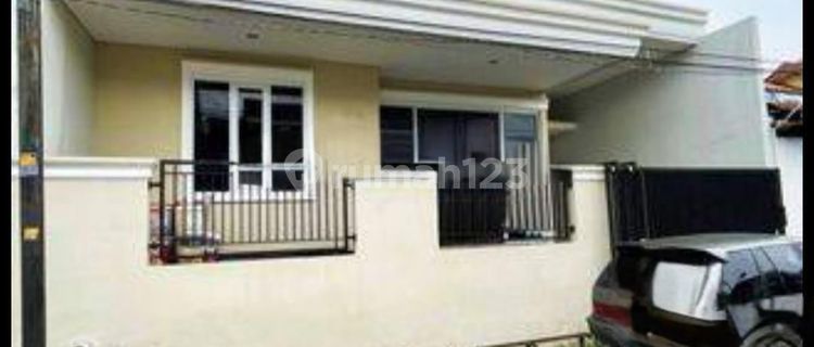 Rumah bagus modern minimalis tengah kota Semarang siap pakai dijual di Tanah mas Semarang utara 1