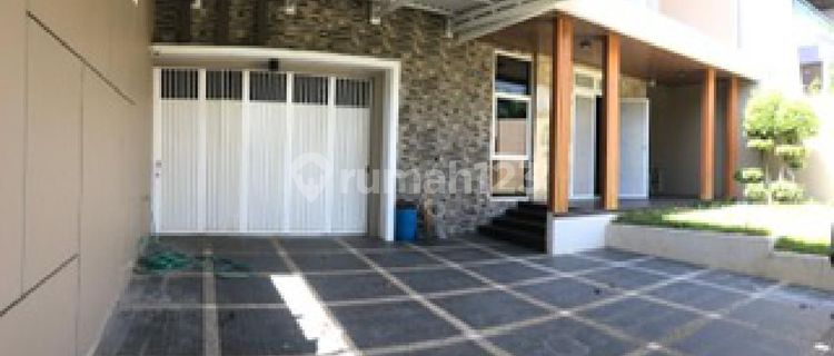 Rumah tengah kota siap pakai di Padma Boulevard Utara Semarang Barat 1