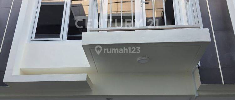 RUMAH CLUSTER 2LT READY SIAP HUNI DI CEMPAKA PUTIH JAKPUS 1