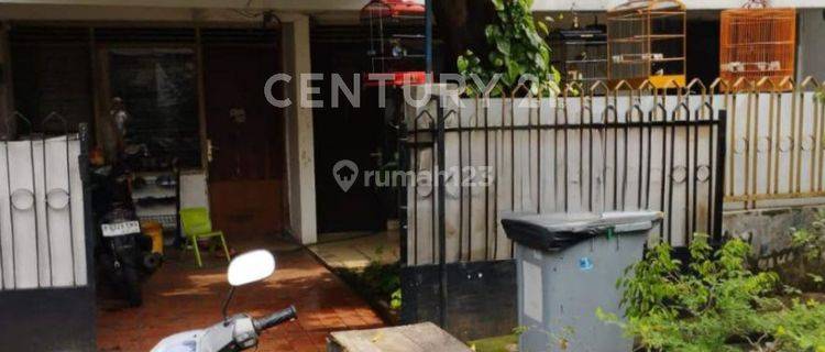 RUMAH JOHAR BARU DKT PS JOHAR BARU  DEPAN TAMAN  1