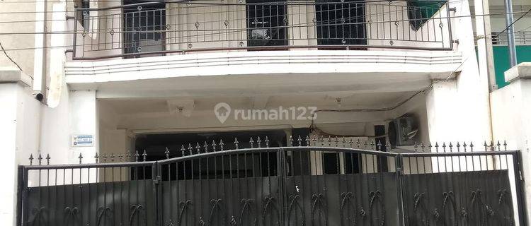Disewakan Ruko Kantor 3 Lantai Depan Moll Kota Casablanca 1