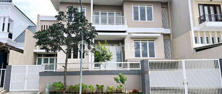 Luxury Ready-to-Occupy Home in Tidar Peak Cluster Villa Estate Malang with Private Swimming Pool, Strategic Location near City Center, Business Hub, Culinary Center, and Ma Chung University. 1