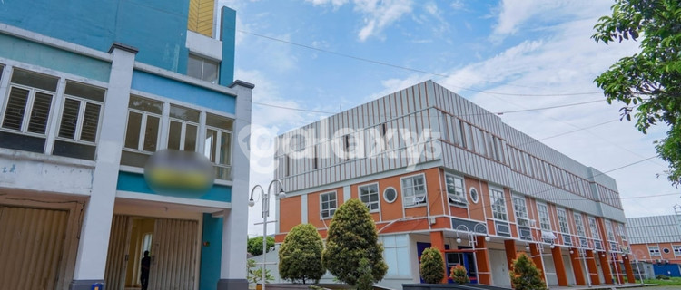 Three-Story Hook Ruko Sawojajar Main Road, Ruko Complex, Malang City. 1