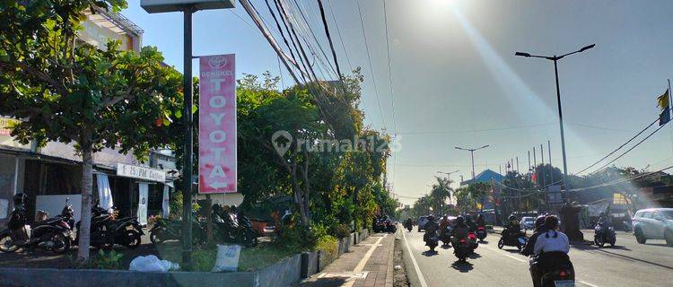 Cheap shophouses in the busy area of Jalan Bypass Ngurah Rai Nusa Dua 1