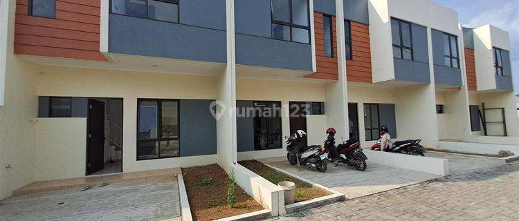 Rumah Townhouse 2 lantai belakang Grand Wisata  ready stock siap huni Di Mustika Jaya Kota Bekasi 1