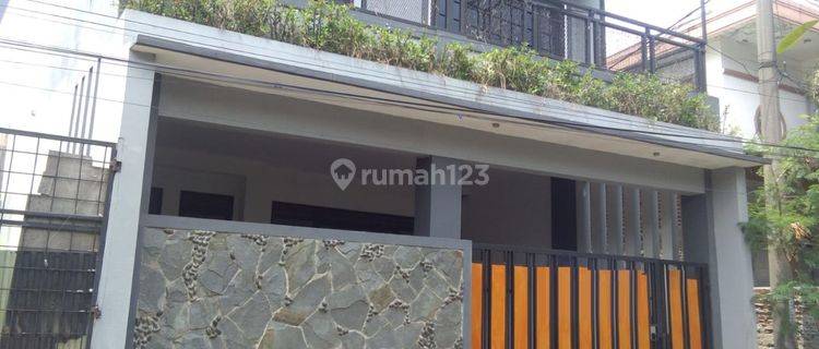 Rumah baru semi furnish siap huni dalam komplek kembar BKR 1