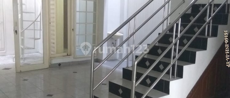 House for Rent in a Strategic Location in Bintaro Jaya 1