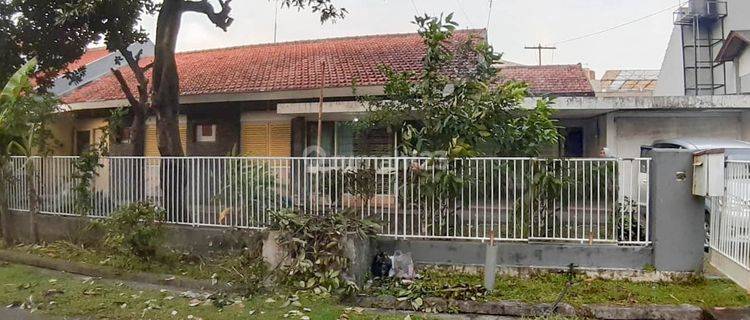Spacious 7BR House at Ketintang Surabaya By Travelio Realty 1