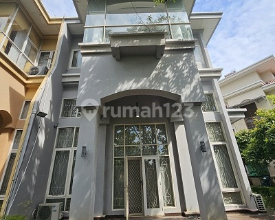 For Rent House in PIK Taman Mediterania Resort, 3 Floors, Size 225m², 4 Bedrooms, Furnished, North Jakarta. 1