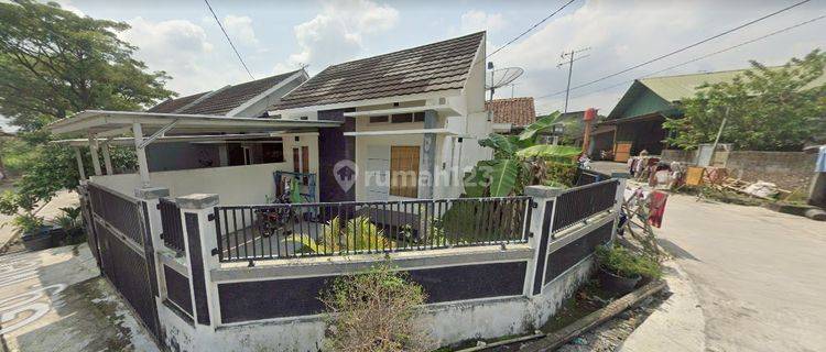 Rumah Hook Di Muntilan, Jawa Tengah. 1