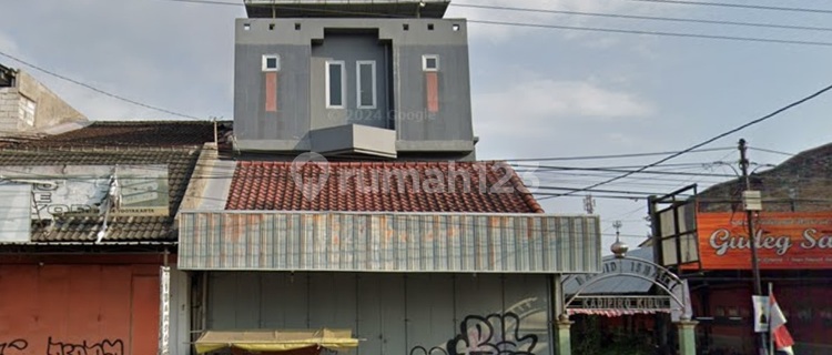 FOR SALE 3.5-STORY SHOPHOUSE IN BUSINESS AREA, NGESTIHARJO, KASIHAN, BANTUL, YOGYAKARTA 1