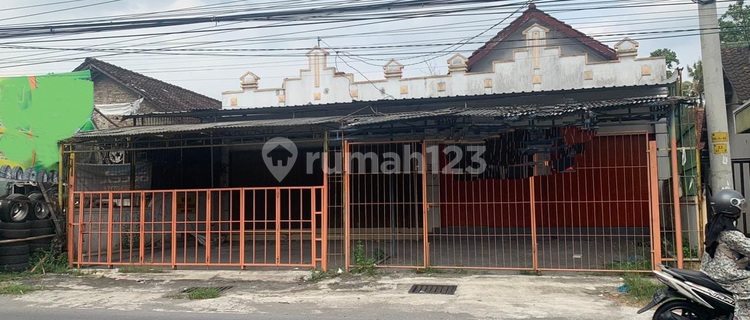 FOR RENT: SHOPHOUSE ON JL PARANGTRITIS, TIMBULHARJO, SEWON, BANTUL 1