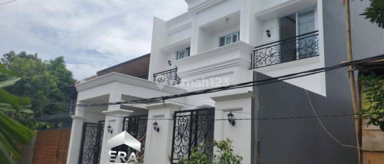 Rumah di Komplek Billymoon 2 Lantai SHM dijakarta timur  1