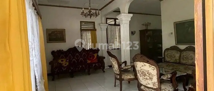 For Sale 2-Story House in Tanah Abang – Prime Location, High Profit Potential! 1