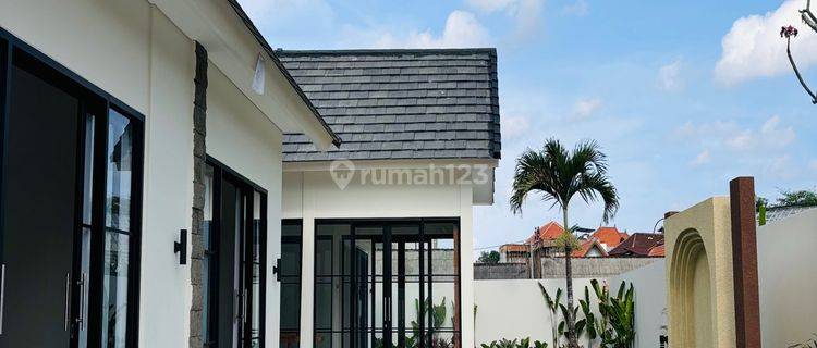 Disewakan Jangka Panjang Villa Di Canggu Utara Furnished Baru di Padonan, Canggu 1