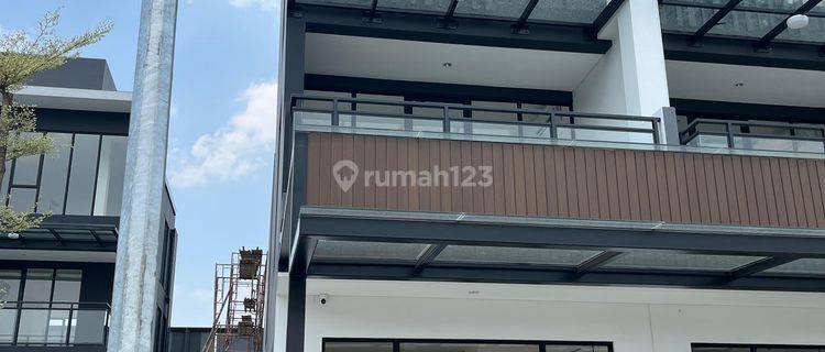 Ruko Posisi Terbaik Hook Samping Plaza Hampton Avenue Boulevard 1