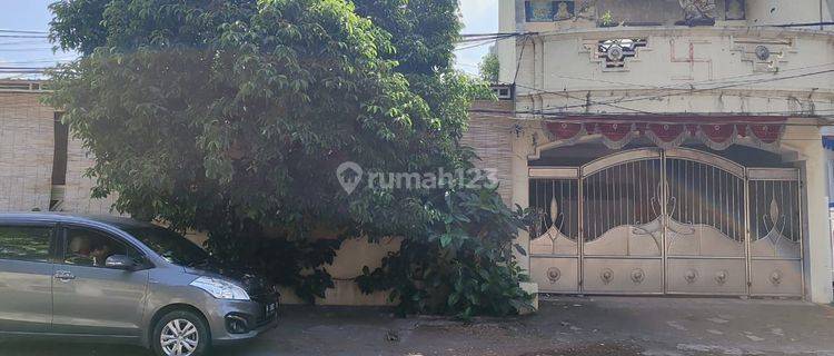 Rumah 2 Lantai Bagus SHM di Embong Wungu Siap Huni  1