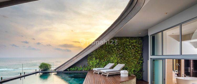 Leasehold - Luxurious Oceanfront Penthouse in Canggu with Private Rooftop Pool 1