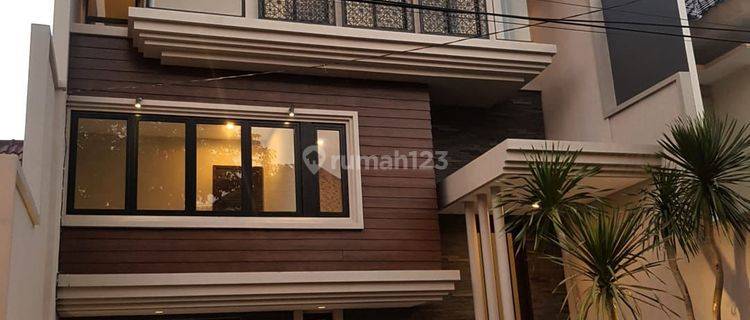Rumah Minimalis Modern 3 Lantai di Araya Galaxi Bumi Permai TK 1