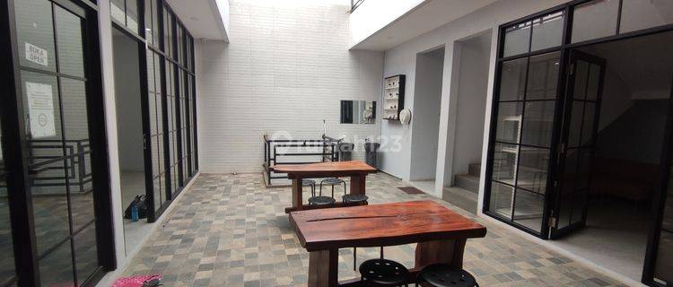 Ruang Usaha Minimalis di Jakarta Selatan 1