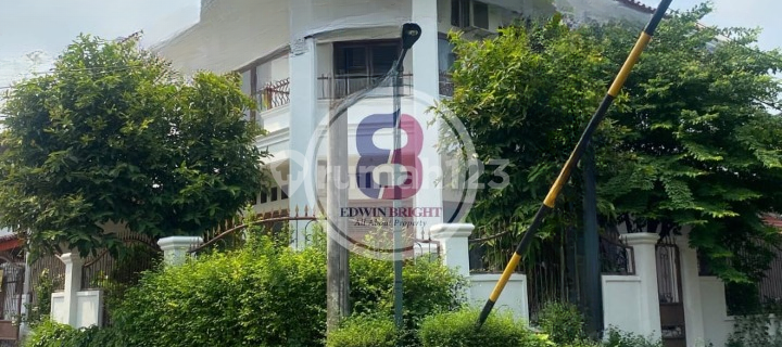 Super Best Deal! Corner House in Bintaro Jaya Sector 3 Near Pondok Indah 1