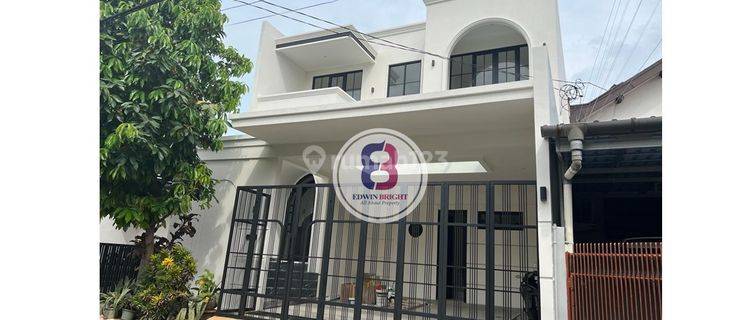 Rumah Dijual dekat Pasar Modern di Bintaro Jaya  1