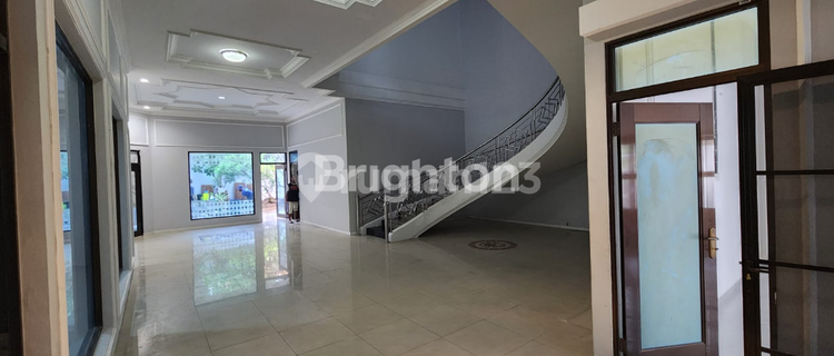 Dharmahusada Indah, Rumah Siap Huni, Utk Kantor,Usaha...Posisi Jalan Kembar 1