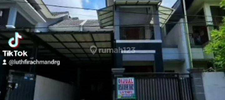 Dijual Rumah 2 Lantai Seberang Mal Grand Galaxy Park 1