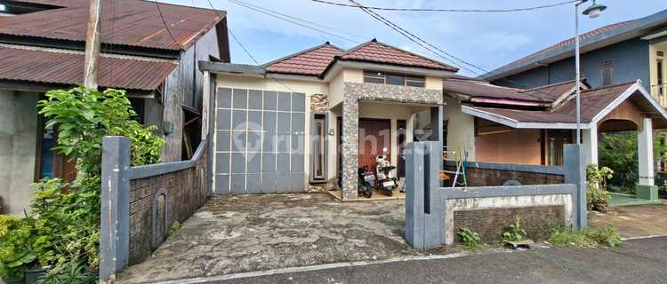 For Sale Modern-Themed Unfurnished House with Fence, Carport, and Close to Major Road Access at Jl. Husein Hamzah Pal 3, Gg. Ikhsan 1