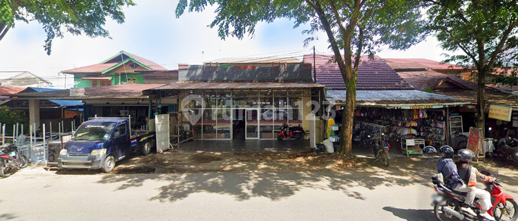 For Sale: Shop House in a Busy Area Near University on Jl Komyos Sudarso 1