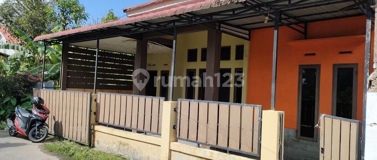 Ready-to-Occupy Spacious and Cool House in Pontianak City, Jl. Ujung Pandang 1