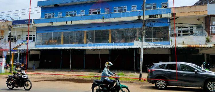 Ruko 5 Pintu Kawasan Ramai Strategis di Kom Yos Sudarso 1