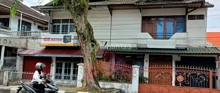 Rumah Luas Dan Bagus Tepi Jalan di Johar  1