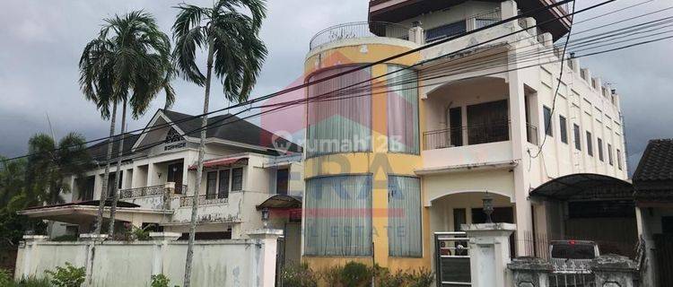 Rumah Furnished di Lingkungan Eksklusif Tengah Kota, Palapa 3B 1