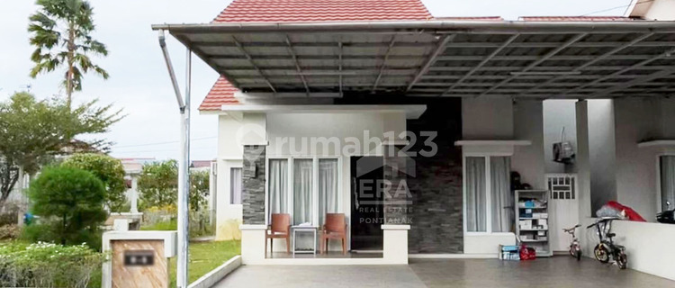 Bonus House Area B B Q, Hook Position with Wide Road Access in Ujung Pandang. 1