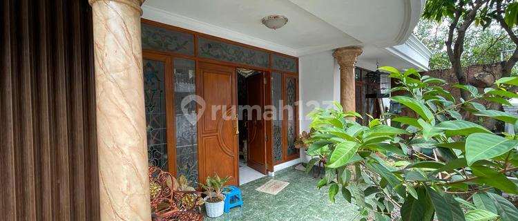 Rumah 1,5 lantai rapi terawat lokasi tengah kota 1