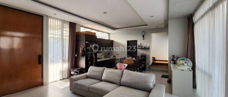 Rumah 2 Lantai Bagus Furnished SHM di Citraland BSB 1