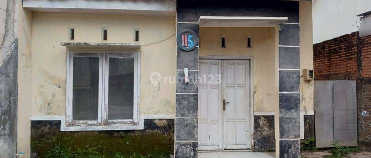 Rumah Butuh Renovasi SHM hadap Selatan di Perumahan Pucanggading 1