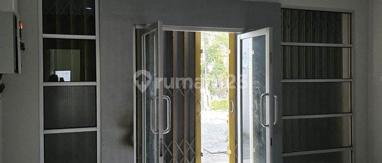 3-story shop house, Good, Certificate of Ownership, land area 214m2, on Sriwijaya Street. 1