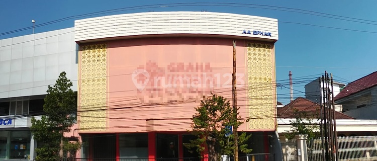 Gedung 3 Lantai Siap Pakai Tengah Kota 1