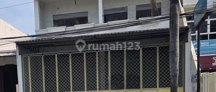 Nice 2-Story Shophouse, Land Area 200m2, on Soekarno Hatta Arterial Road, East Semarang 1