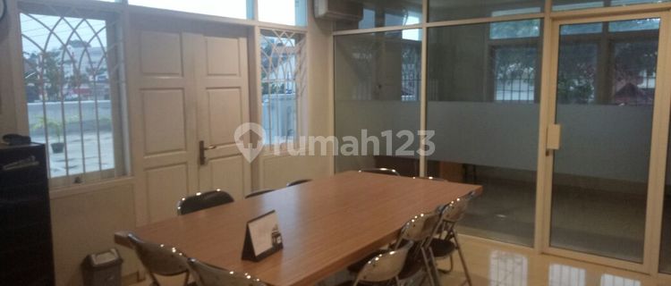 Shop House Building Suitable for Business, Showroom, Restaurant in Upper Semarang 1